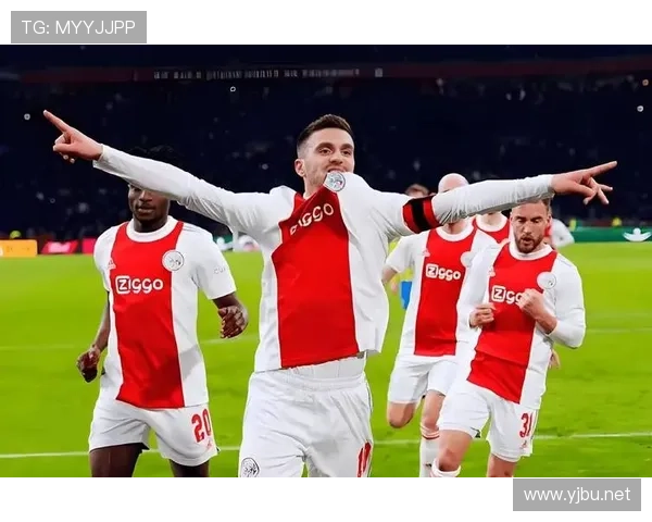 阿贾克斯争冠能力明显下降：球队表现面临考验，赛季走势受影响