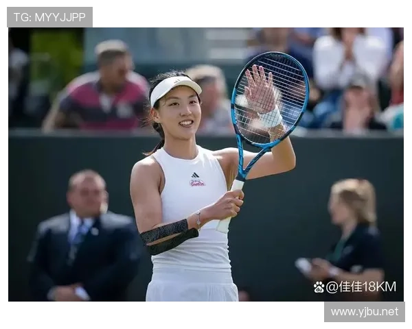 刷到王欣瑜机场照，她拎的包比我一年房租还贵