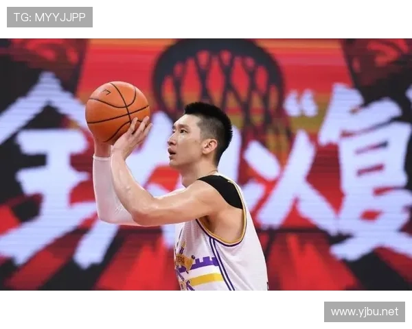 孙悦家里那个篮球场，比我家客厅还大