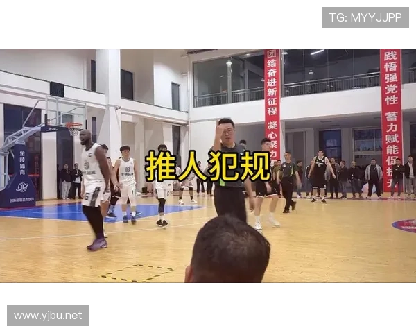 篮球拉人犯规怎么判定?看完这个实战分析你就懂了 篮球拉人犯规怎么判定?看完这个实战分析你就懂了
